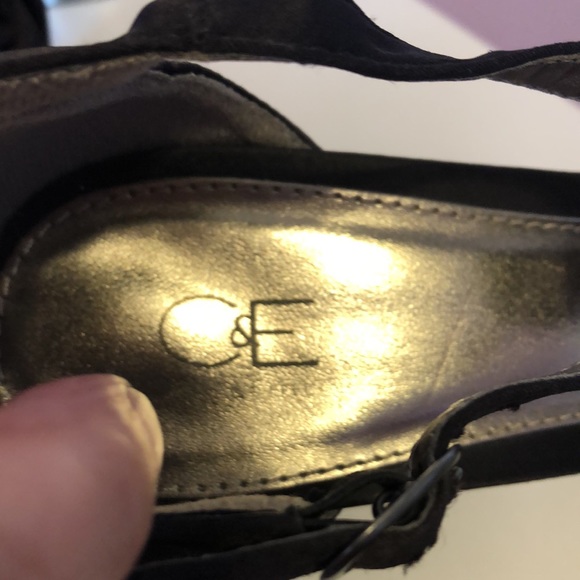 Black satin ruffle low heels - Picture 5 of 6